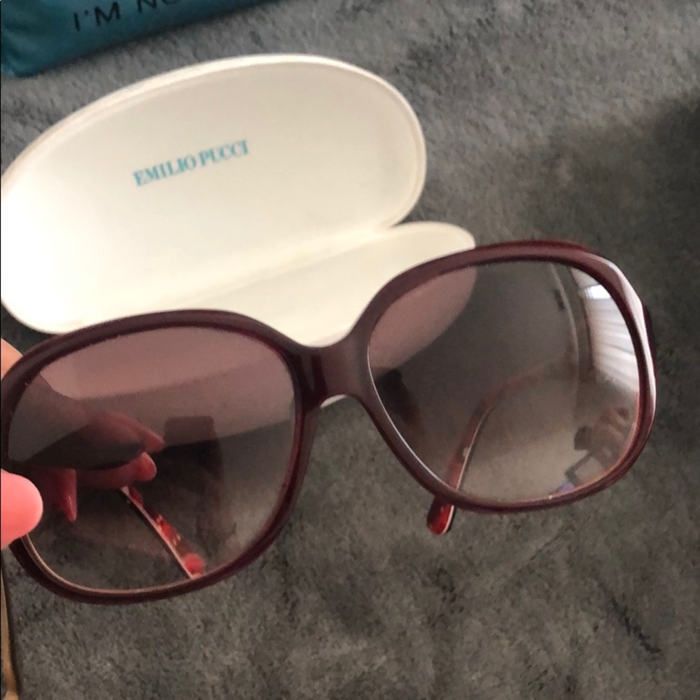 Run red sunglasses 🕶